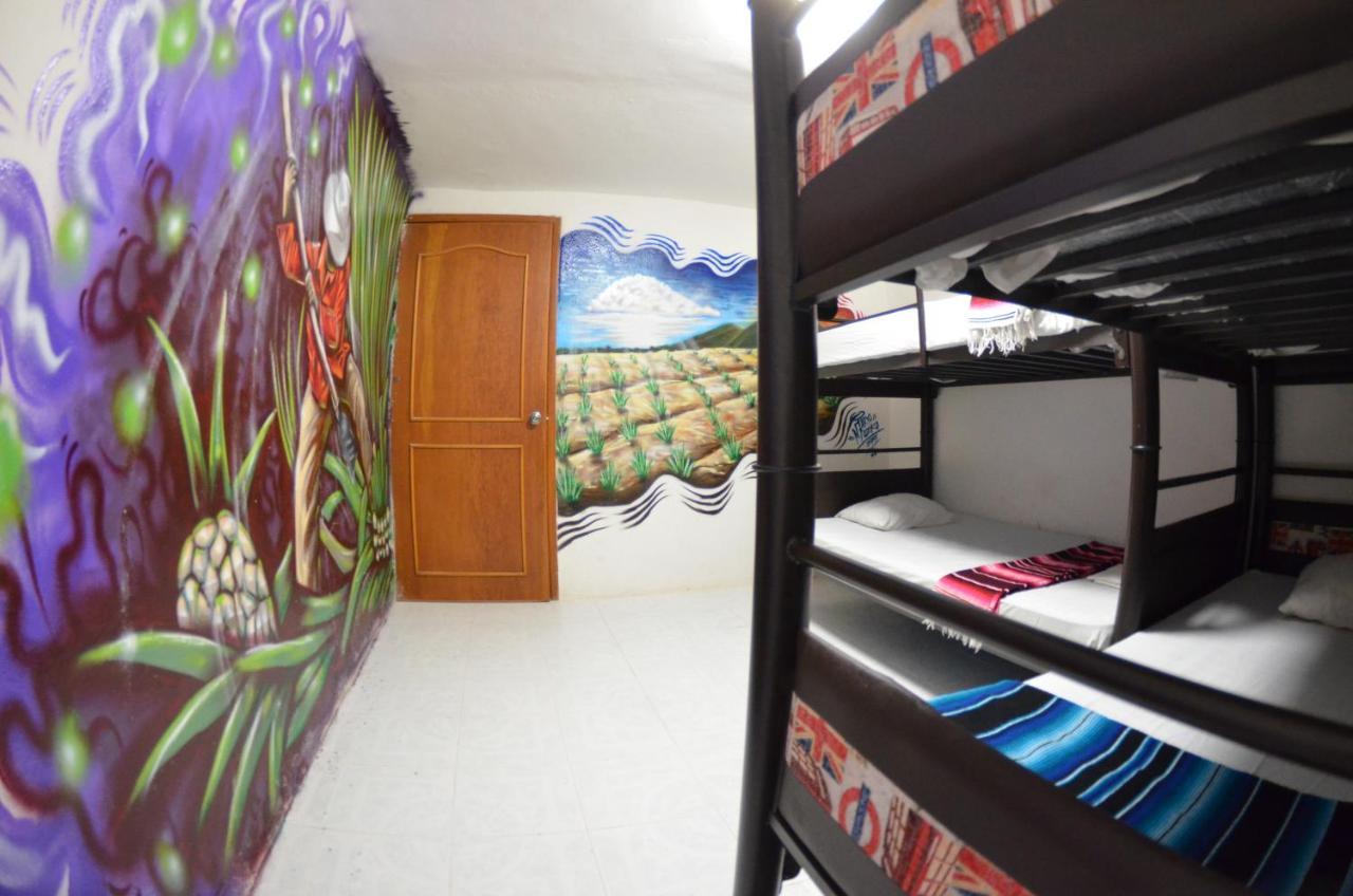 Fiesta Party Hostel - Канкун Екстериор снимка