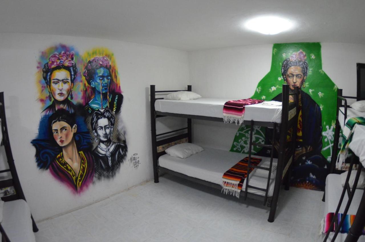 Fiesta Party Hostel - Канкун Екстериор снимка
