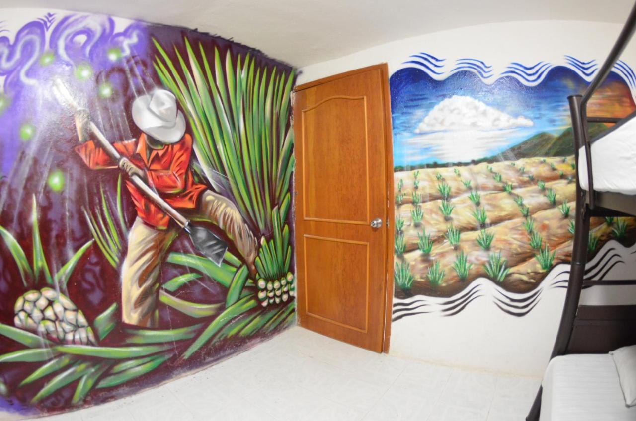 Fiesta Party Hostel - Канкун Екстериор снимка